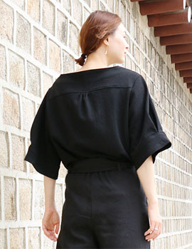 out of stock Boat neck wide sleeves(black) women 